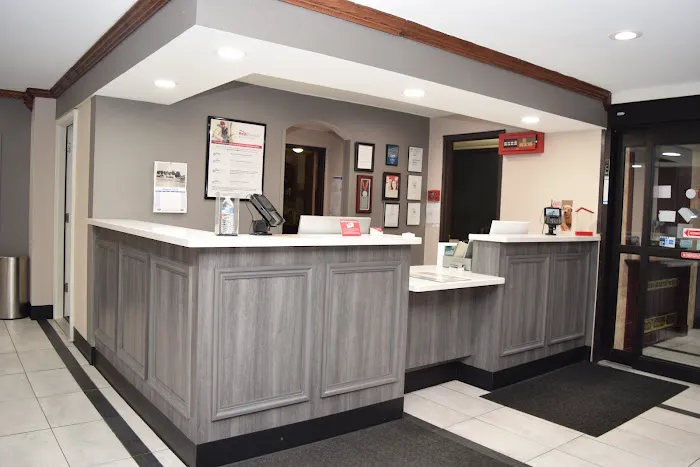 Red Roof Inn Batavia 4