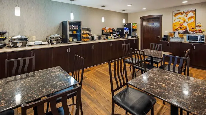 Best Western Crown Inn & Suites 4