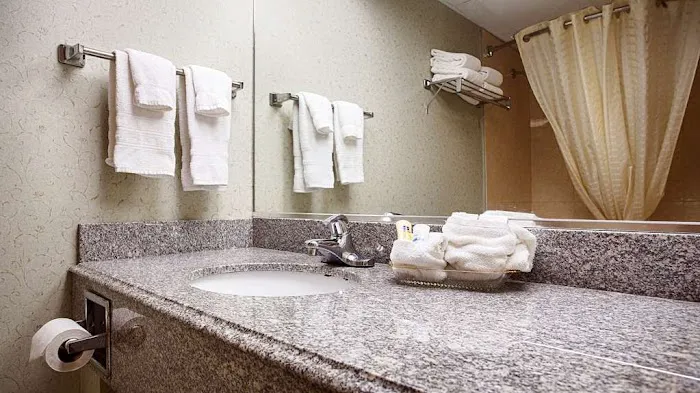 Best Western Crown Inn & Suites 4