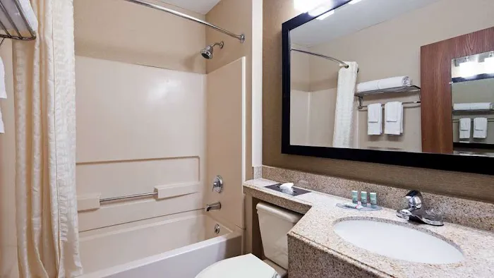 Best Western Crown Inn & Suites 4