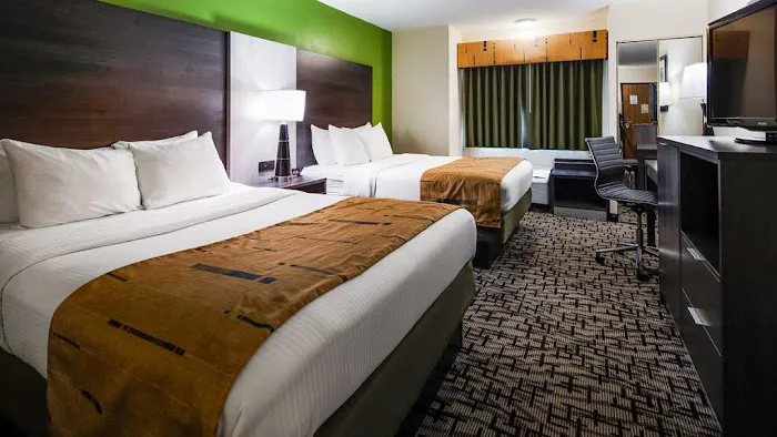 Best Western Crown Inn & Suites 4