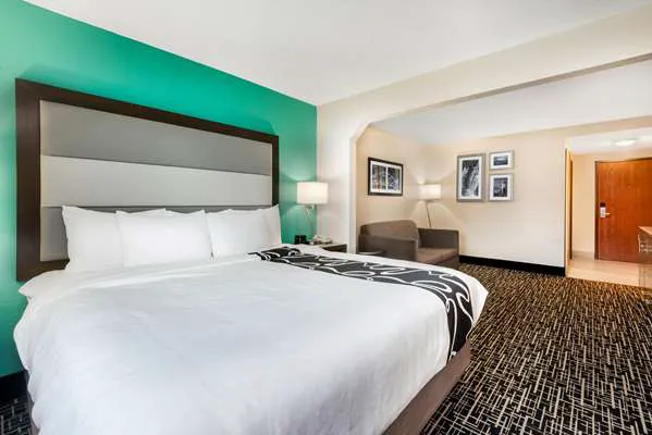 La Quinta Inn & Suites by Wyndham Batavia 4