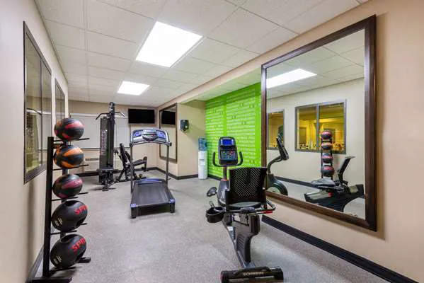 La Quinta Inn & Suites by Wyndham Batavia 4