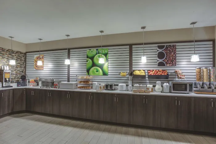La Quinta Inn & Suites by Wyndham Batavia 4