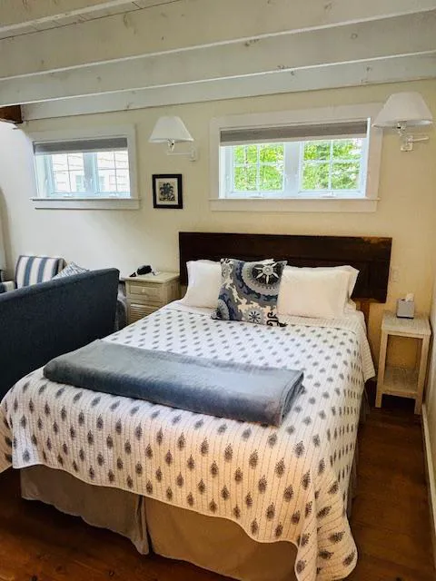 Sunapee Harbor Cottages 4