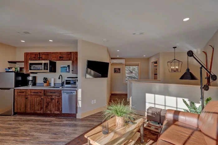 The Lodge by Sunapee Stays 4