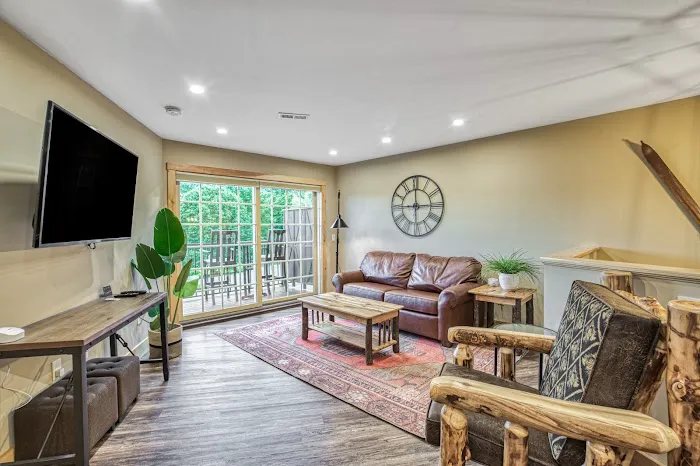 The Lodge by Sunapee Stays 4
