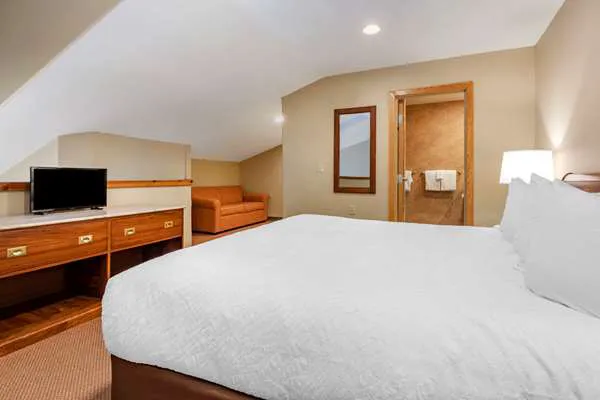 Mountain Edge Suites at Sunapee, Ascend Hotel Collection 5