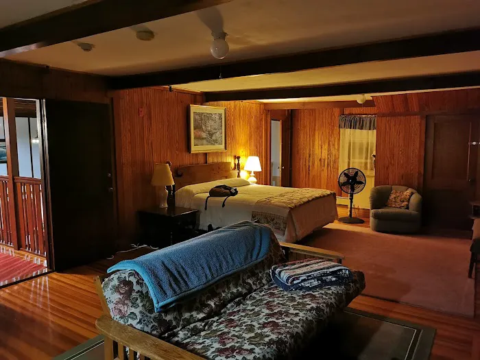 Webster Lake Inn 4