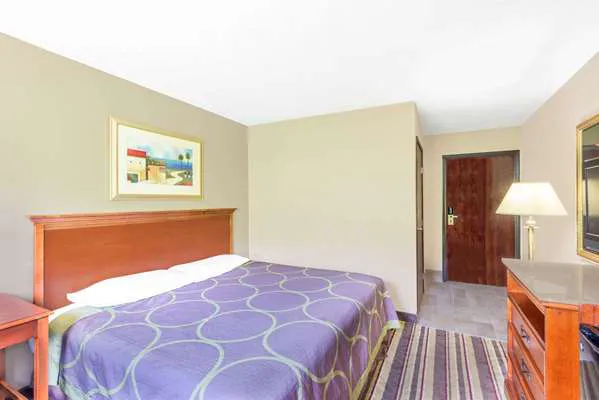 Super 8 by Wyndham Tilton/Lake Winnipesaukee 4
