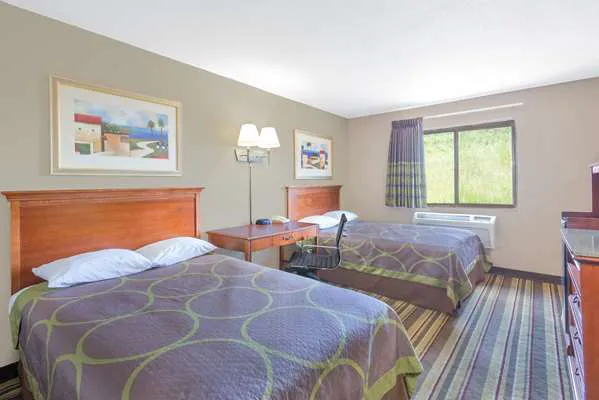 Super 8 by Wyndham Tilton/Lake Winnipesaukee 4