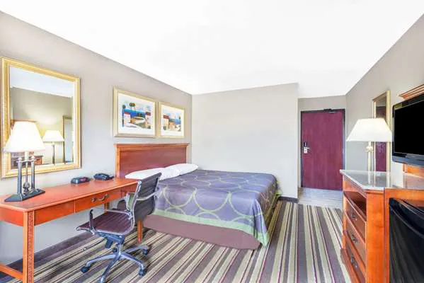 Super 8 by Wyndham Tilton/Lake Winnipesaukee 4