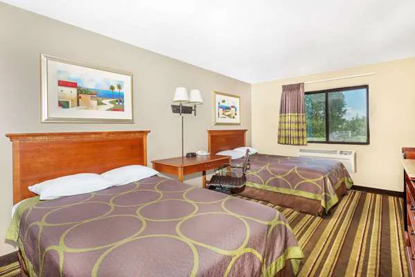 Super 8 by Wyndham Tilton/Lake Winnipesaukee 4