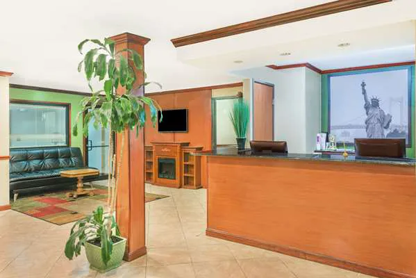 Super 8 by Wyndham Tilton/Lake Winnipesaukee 4