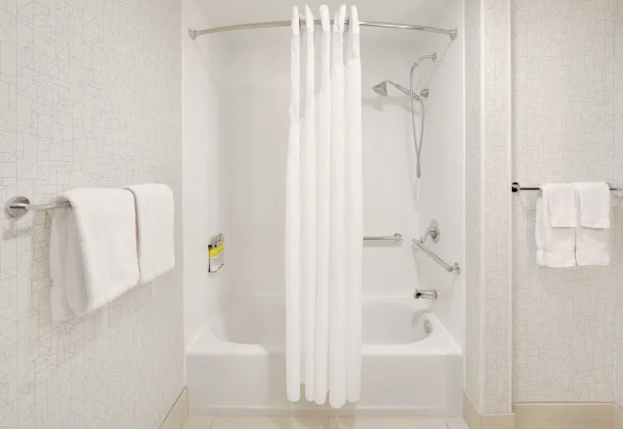Holiday Inn Express & Suites Tilton - Lakes Region by IHG 4