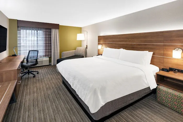 Holiday Inn Express & Suites Tilton - Lakes Region by IHG 4