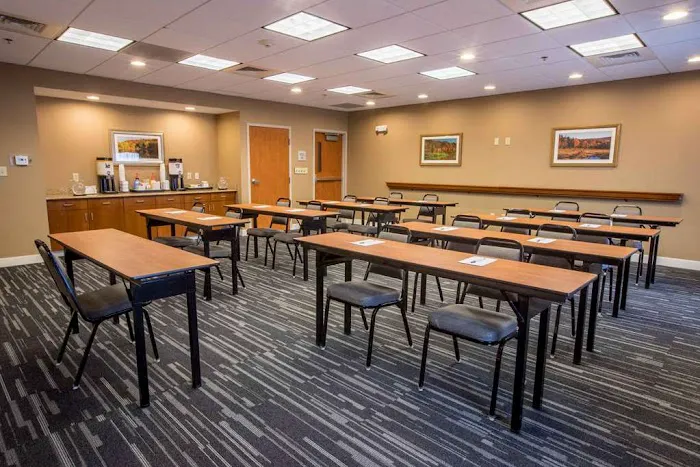 Hampton Inn & Suites Tilton 4