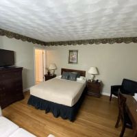 Colonial Inn Seekonk ico
