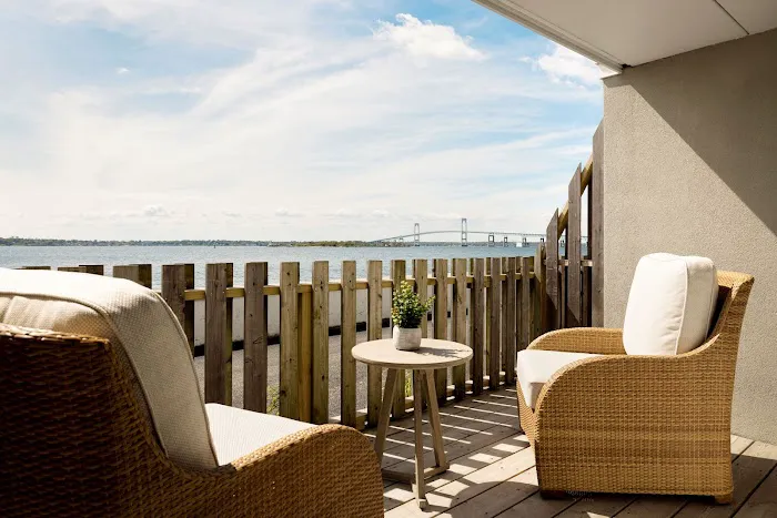 Newport Harbor Island Resort 4