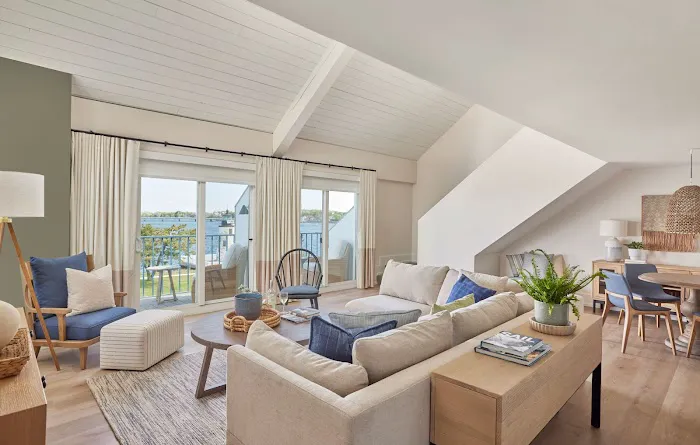 Newport Harbor Island Resort 4