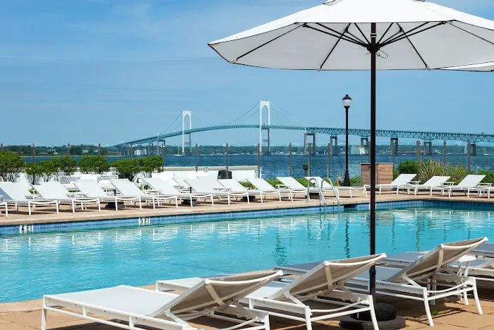 Newport Harbor Island Resort 4