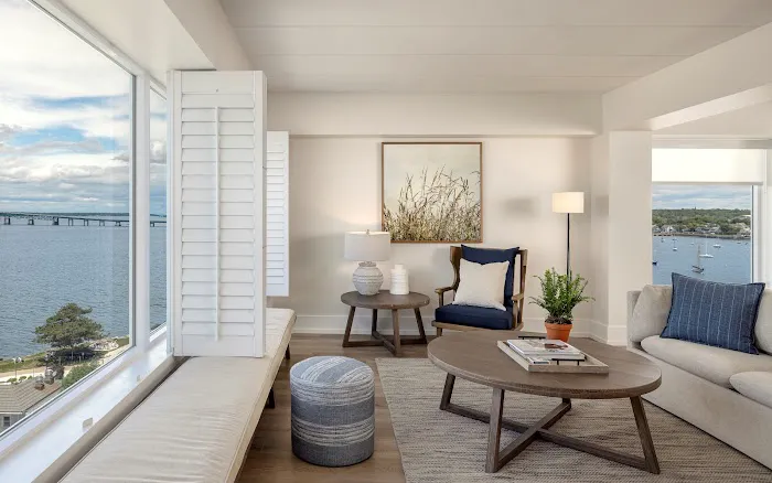 Newport Harbor Island Resort 4