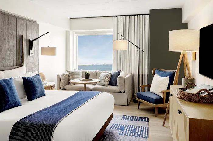 Newport Harbor Island Resort 4