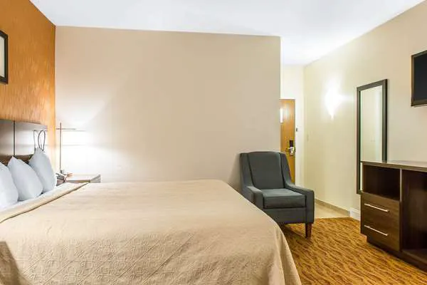 Quality Inn & Suites Middletown - Newport 5