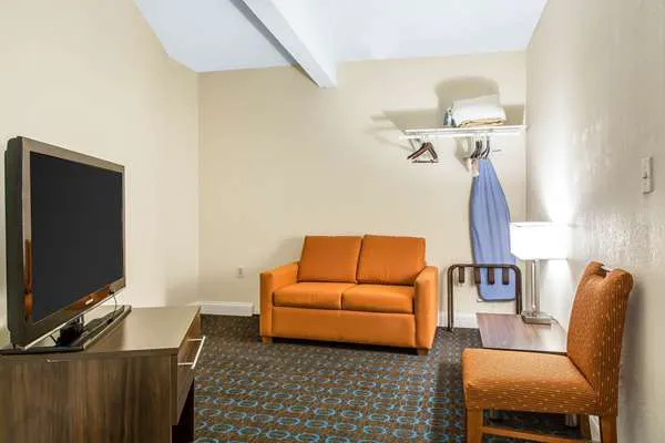Quality Inn & Suites Middletown - Newport 5