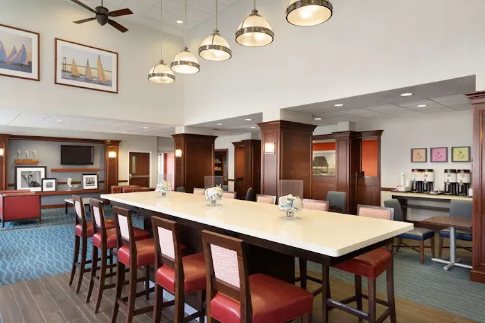 Hampton Inn & Suites Newport/Middletown 5