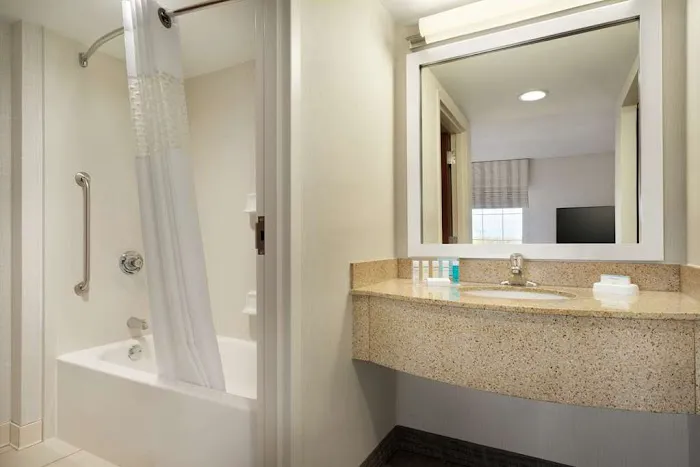 Hampton Inn & Suites Newport/Middletown 5