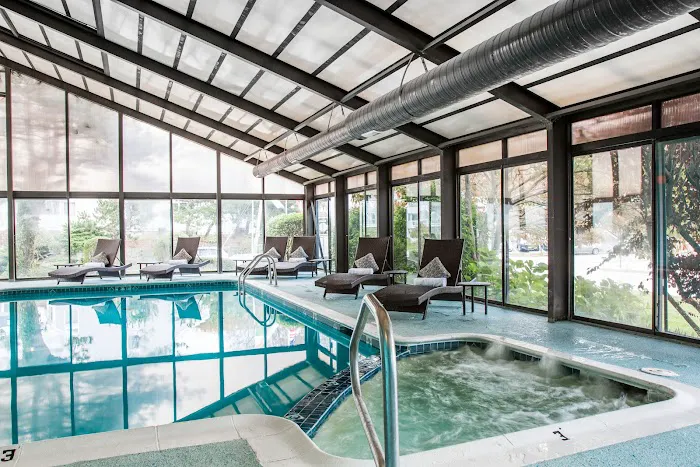 Aqua Blue Hotel 5