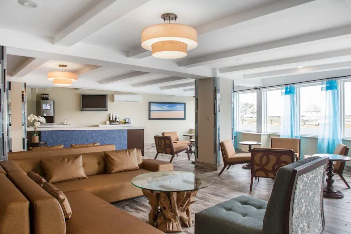 Aqua Blue Hotel 5