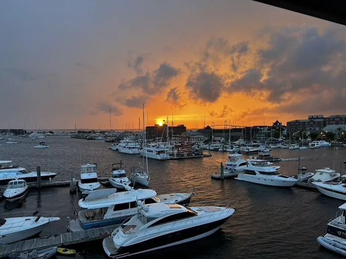 The Newport Harbor Hotel and Marina 4