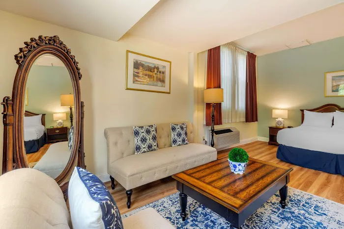 The Carriage House Inn Newport 5
