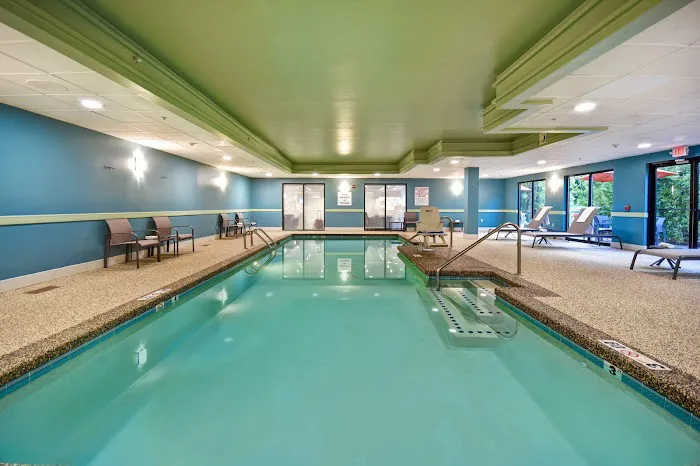 Holiday Inn Express Newport North - Middletown, an IHG Hotel 5