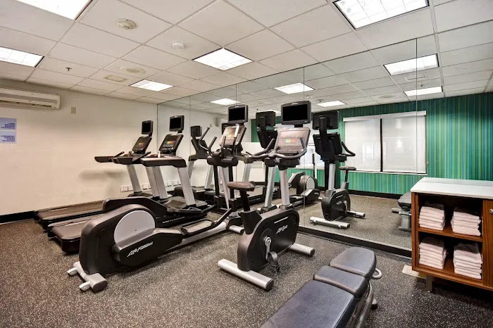 Holiday Inn Express Newport North - Middletown, an IHG Hotel 5
