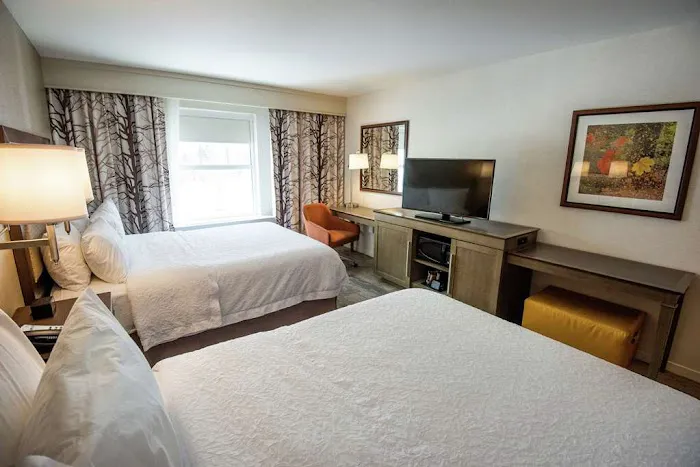 Hampton Inn & Suites Manchester 5
