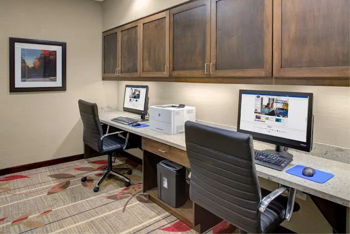 Hampton Inn & Suites Manchester 5
