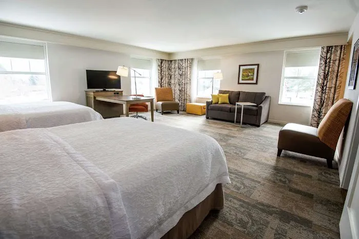 Hampton Inn & Suites Manchester 5