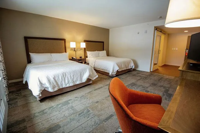 Hampton Inn & Suites Manchester 5