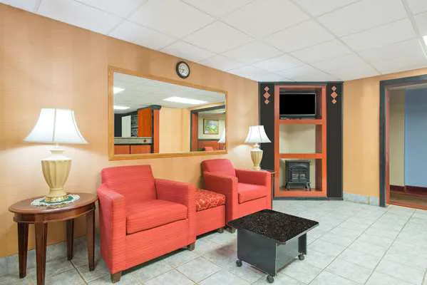 Super 8 by Wyndham Gardner 4