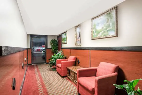 Super 8 by Wyndham Gardner 4