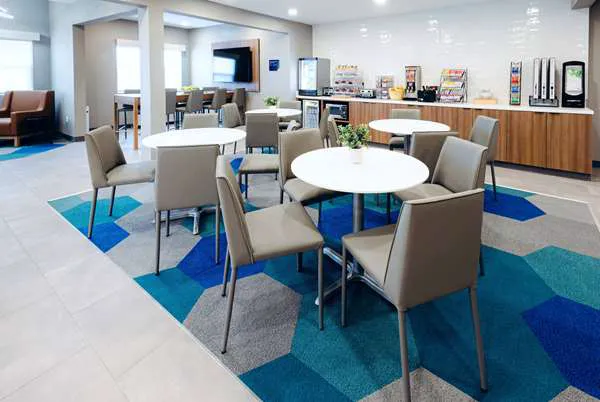 Microtel Inn & Suites by Wyndham Springville 4