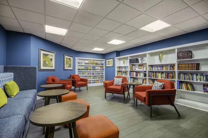 Hampton Inn East Aurora 4