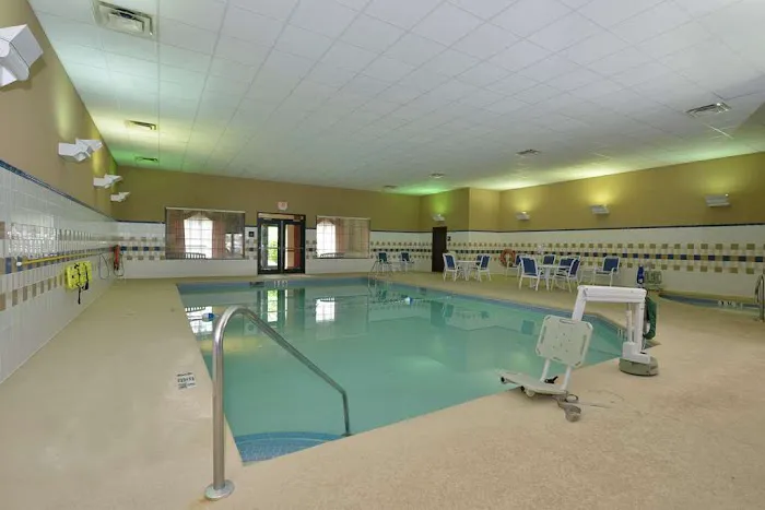 Hampton Inn East Aurora 4