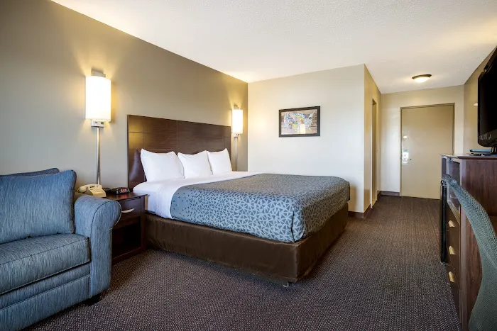 Econo Lodge Darien Lakes 4