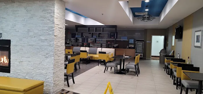 Holiday Inn Express & Suites Batavia - Darien Lake, an IHG Hotel 4