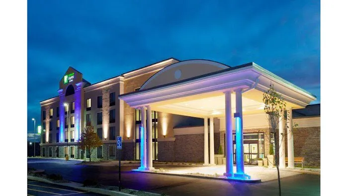 Holiday Inn Express & Suites Batavia - Darien Lake, an IHG Hotel 4