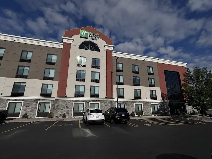 Holiday Inn Express & Suites Batavia - Darien Lake, an IHG Hotel 4